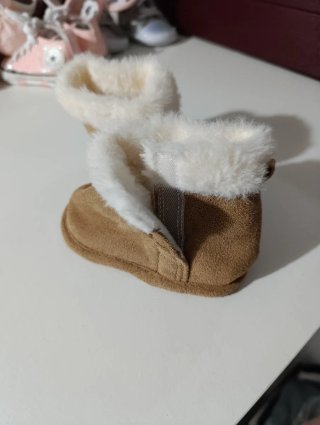 Botitas de bebé con borreguito
