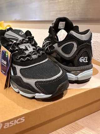Asics Gel NYC Talla 43 Negro/Gris