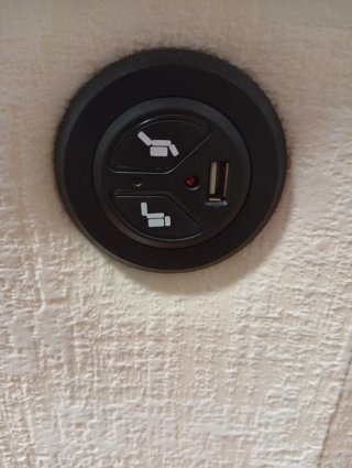 Sofá motorizado beige con USB