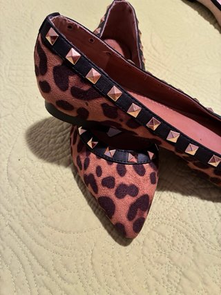 Manoletinas leopardo y negras con tachuelas T38