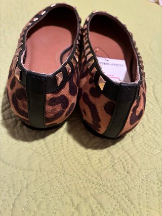 Manoletinas leopardo y negras con tachuelas T38