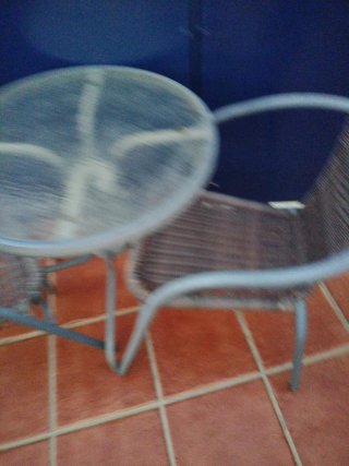 Conjunto mesa y 2 sillas metal y cristal