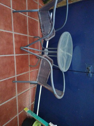 Conjunto mesa y 2 sillas metal y cristal