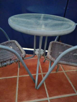 Conjunto mesa y 2 sillas metal y cristal