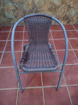 Conjunto mesa y 2 sillas metal y cristal