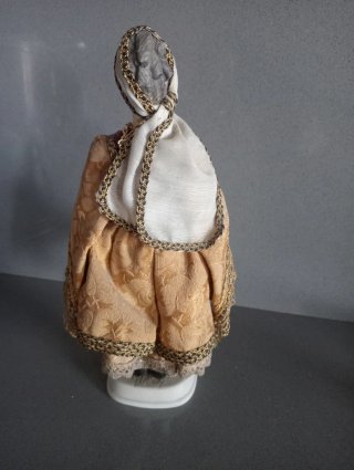 Bambola in costume tradizionale greco