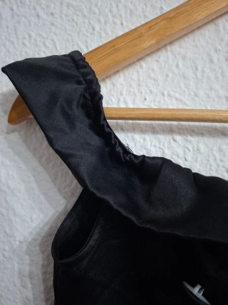 Vestido fiesta satén negro corto