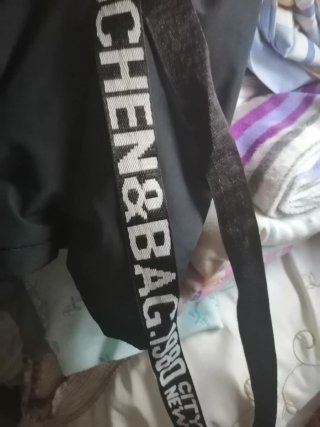 Riñonera negra con dibujo