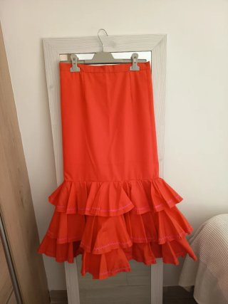 Falda flamenca de color coral