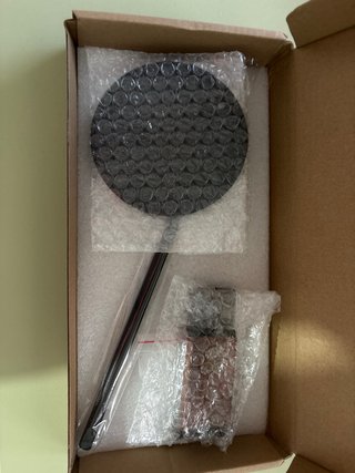 Soporte para auriculares de cuero y metal
