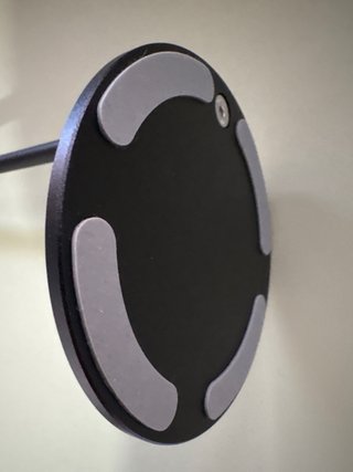 Soporte para auriculares de cuero y metal