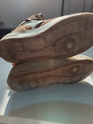 Zapatillas altas marrones y blancas