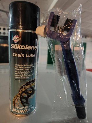 Grasa Cadena Moto Silkolene y Cepillo Limpieza