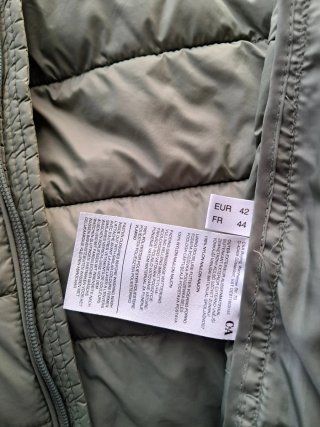 Parka  ligera C&A negra y verde