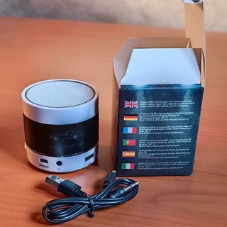 MINI ALTAVOZ SPEAKER BLUETOOTH CON RADIO FM Y LUZ