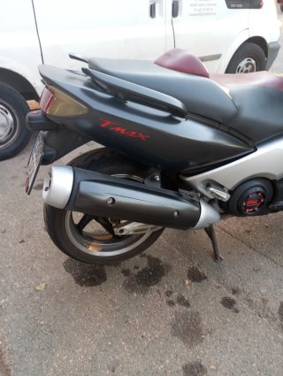 Yamaha TMAX 500 Scooter Negro/Rojo