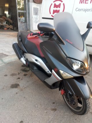 Yamaha TMAX 500 Scooter Negro/Rojo