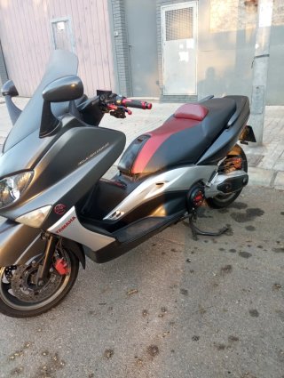 Yamaha TMAX 500 Scooter Negro/Rojo