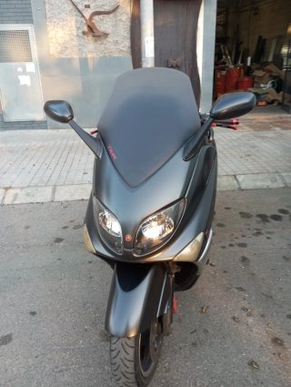 Yamaha TMAX 500 Scooter Negro/Rojo