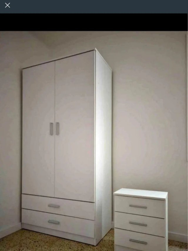 Armario blanco de madera