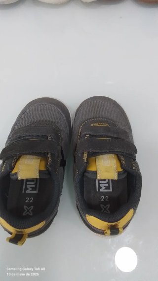 Zapatillas niño Munich grises y amarillas