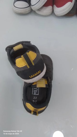 Zapatillas niño Munich grises y amarillas