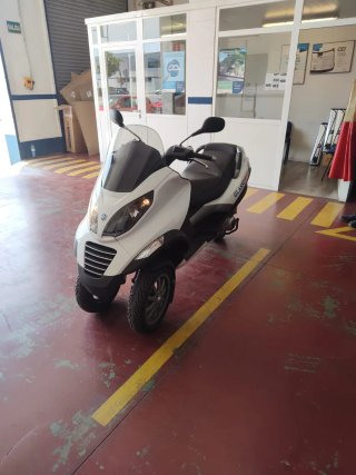 Piaggio 125cc 3 Ruedas Trike Negro