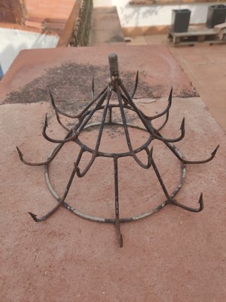 Potera artesanal de hierro forjado pesca calamar.