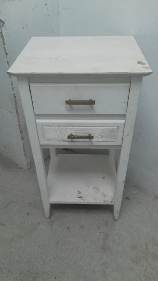 Mesita de noche blanca de madera