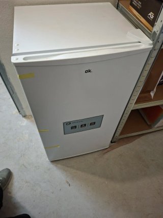 Frigorífico 82L + Congelador 11L
