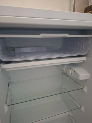 Frigorífico 82L + Congelador 11L
