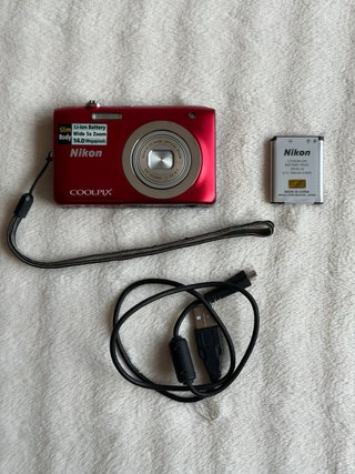 Nikon Coolpix S2600 Cámara Digital Roja