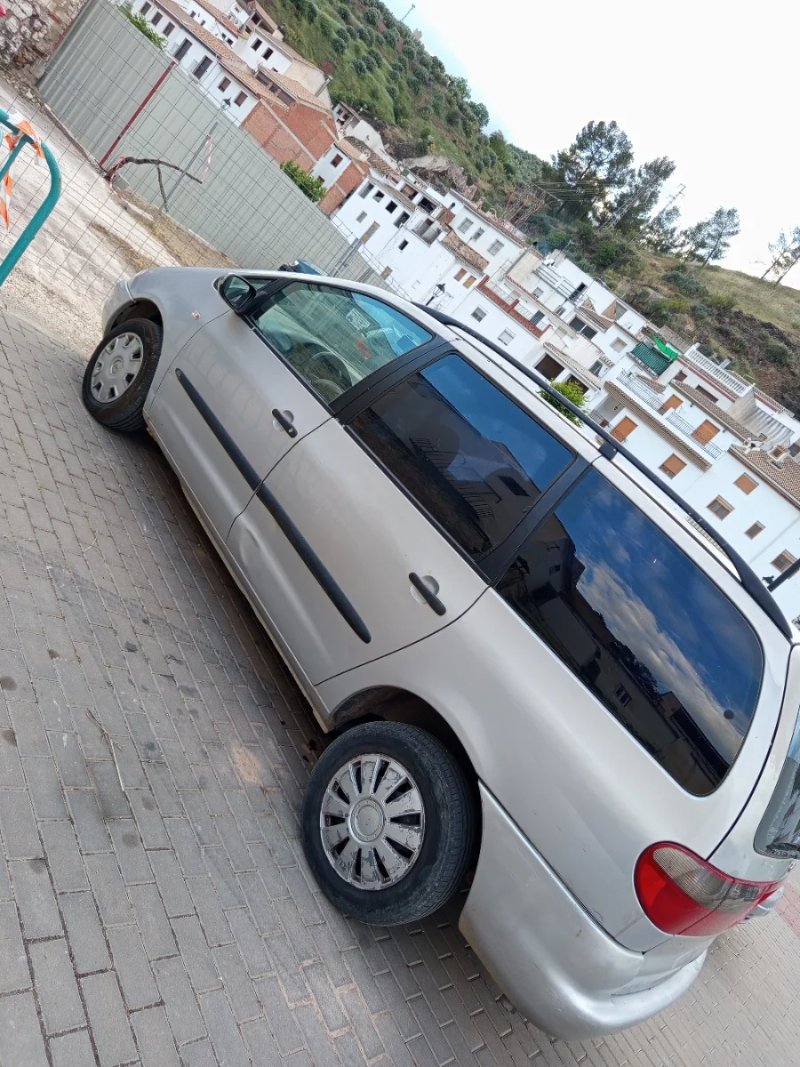Ford Galaxy 2000 - foto 1
