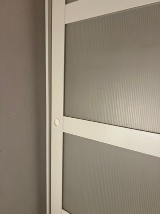 Armario IKEA desmontado, con puertas correderas