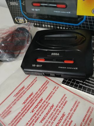 Sega Mega Drive II + Street Fighter II