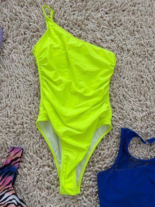 Lote 4 costumi da bagno e bikini