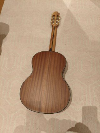 Guitarra Admira Nueva con funda.