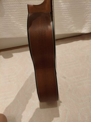 Guitarra Admira Nueva con funda.
