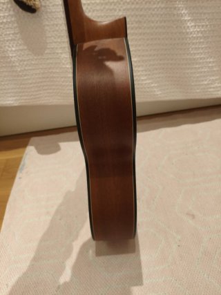 Guitarra Admira Nueva con funda.