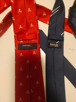 Lote 2 corbatas: azul y roja