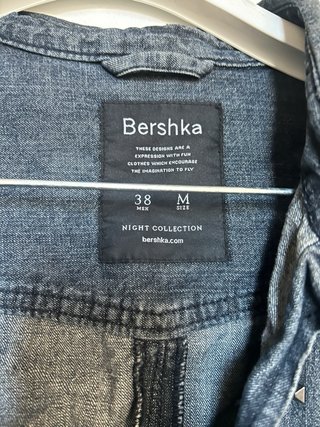Camisa vaquera Bershka tachuelas Talla M