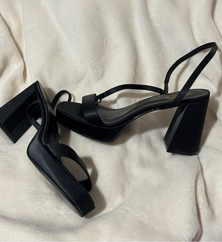 Tacones negros de plataforma