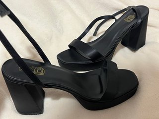 Tacones negros de plataforma