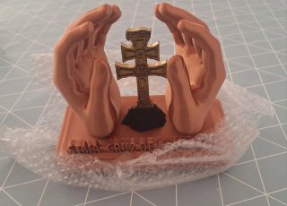 Cruz de Caravaca con Manos Orantes