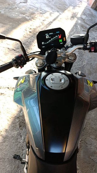 BMW F900R Negra/Gris Naked