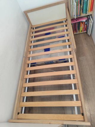 Llit infantil Ikea + matalàs bo + Roba de llit