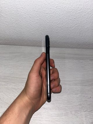 iPhone 11 Negro nuevo, incluye carcasa negra