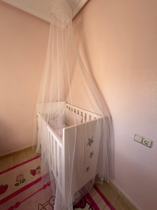 Se vende conjunto: cuna con colchón,cómoda