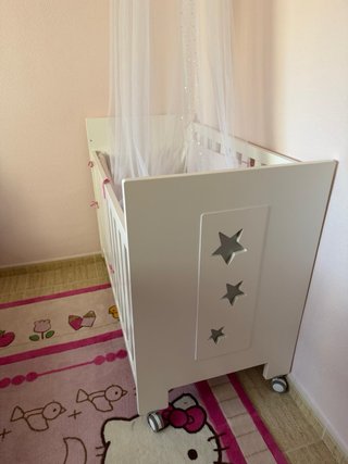 Se vende conjunto: cuna con colchón,cómoda