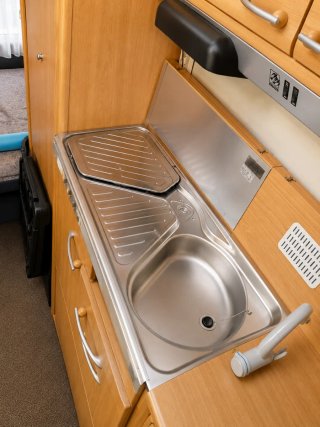 Caravana Knaus Sudwind 550 TKF · 6 plazas + Mover